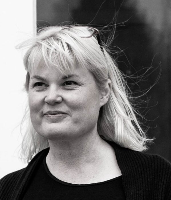 Portræt af Rikke V. Stoltz – 20 timers fundraising med AI og strategisk retning