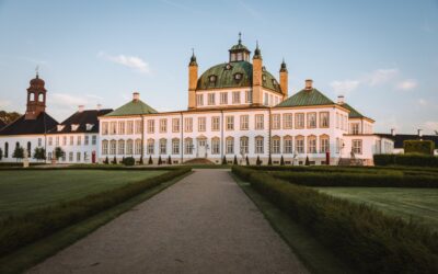 Fredensborg Palace – part of a romantic experience in Copenhagen with a heart-weaving workshop.