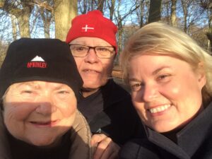 Fletning af danske julehjerter i privat hjem hos Ugly Duckli