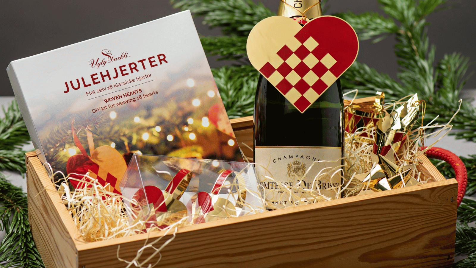 Ugly Duckli julehjerter – flet selv kit og gyldne hjerter Julehjerter DIY kit og gyldne julehjerter fra Ugly Duckli i gaveæske
