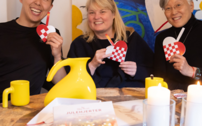 Private Danish paper heart weaving experience in Copenhagen with guests and host Rikke V. Stoltz